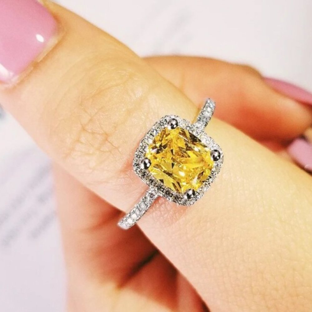 NEW LUXURY  DIAMOND S925 STERLING SILVER RING, CUTE RING, SHINY RING.